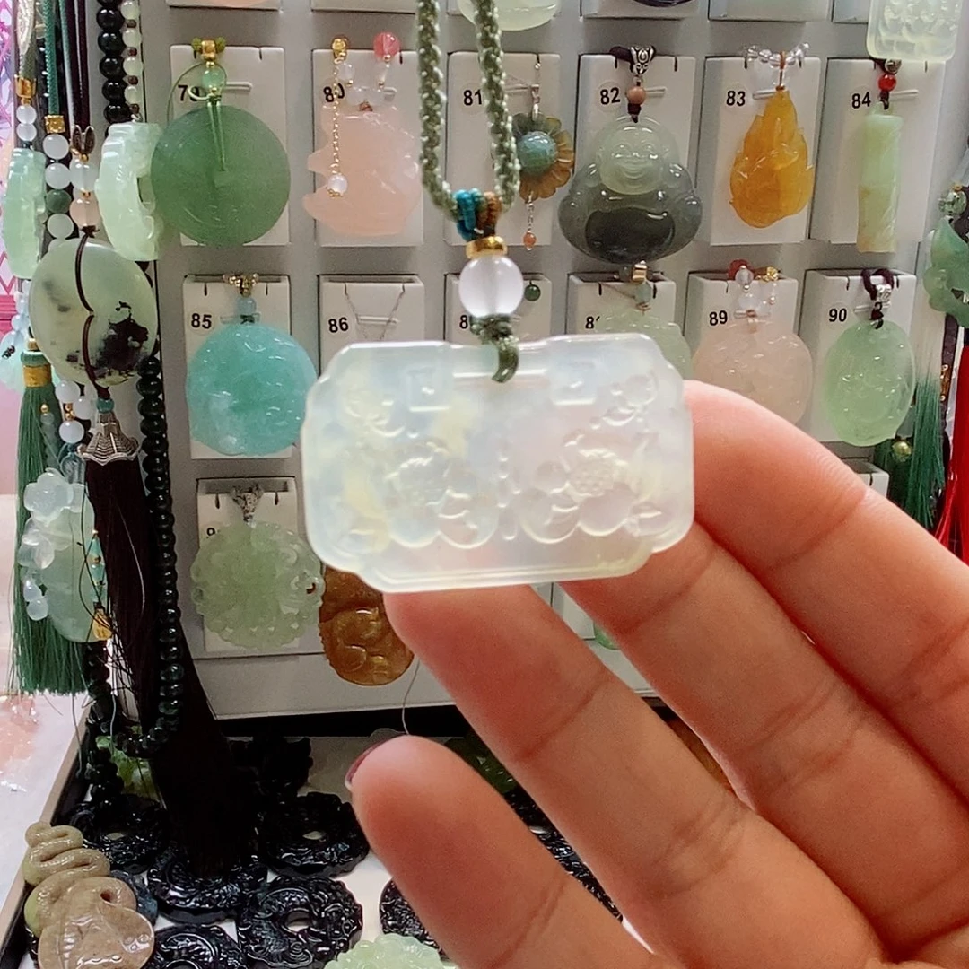 未镶嵌蛇纹石玉颈饰