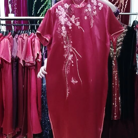 酒红色100醋酸缎长款旗袍刺绣4xl140斤左右
