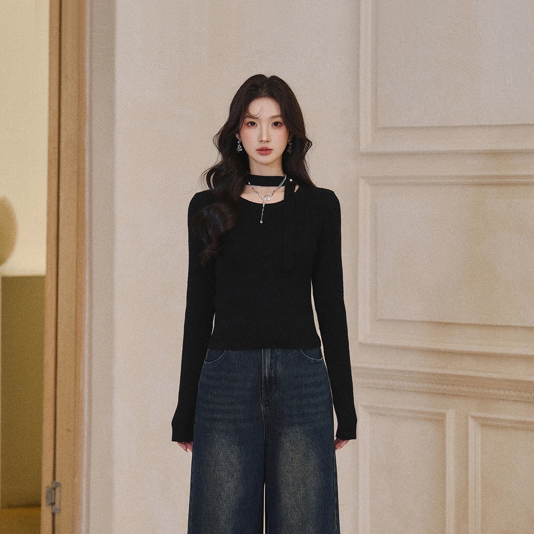 经典圆领系脖带子珍珠扣子装饰羊毛针织衫 RA244SZ0686