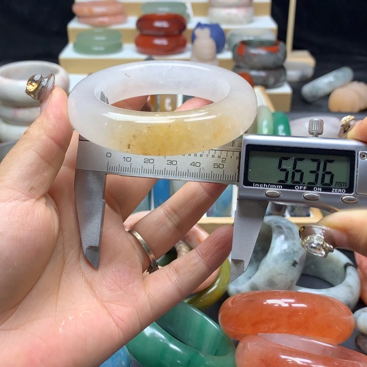 未镶嵌手镯石英质玉