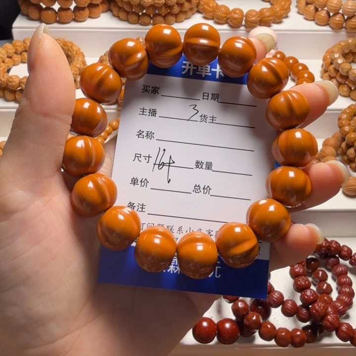 大***杖猴头核桃吊坠鲨鱼
