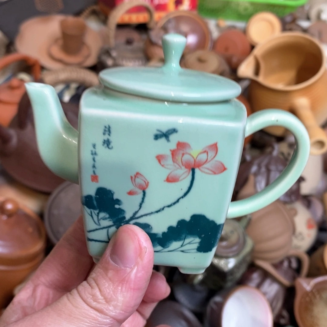 盖碗冲泡后汤色清澈透明玻璃