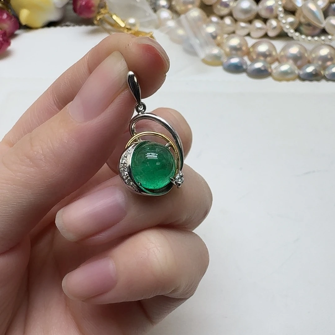 祖母绿未镶嵌颈饰