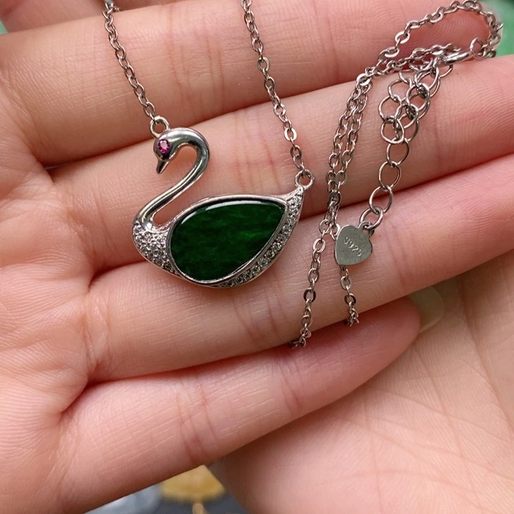 翡翠未镶嵌颈饰吊坠