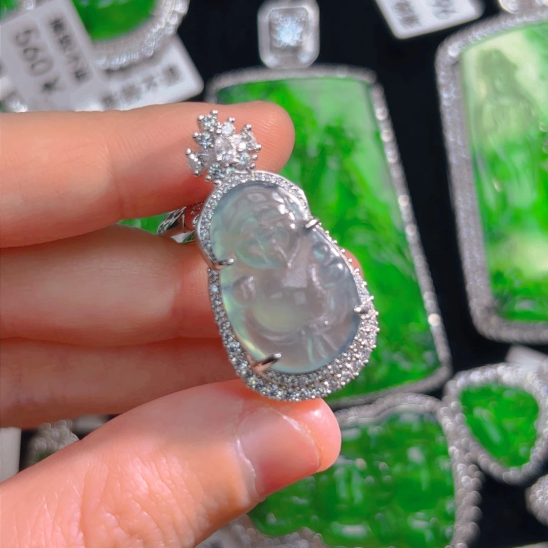 翡翠颈饰未镶嵌财神