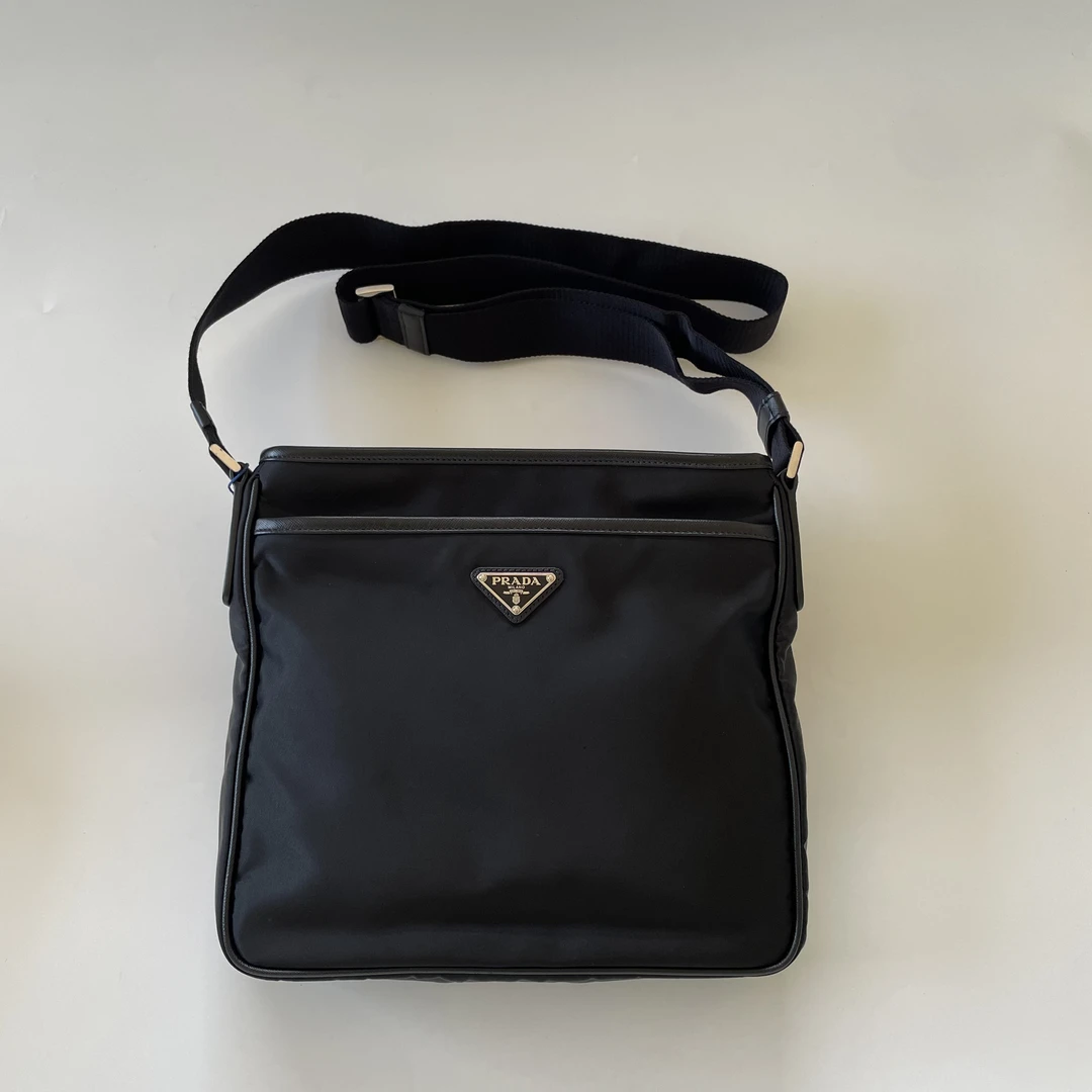 99新 Prada/普拉达 98新普拉达尼龙双面单肩包100-25/27/6