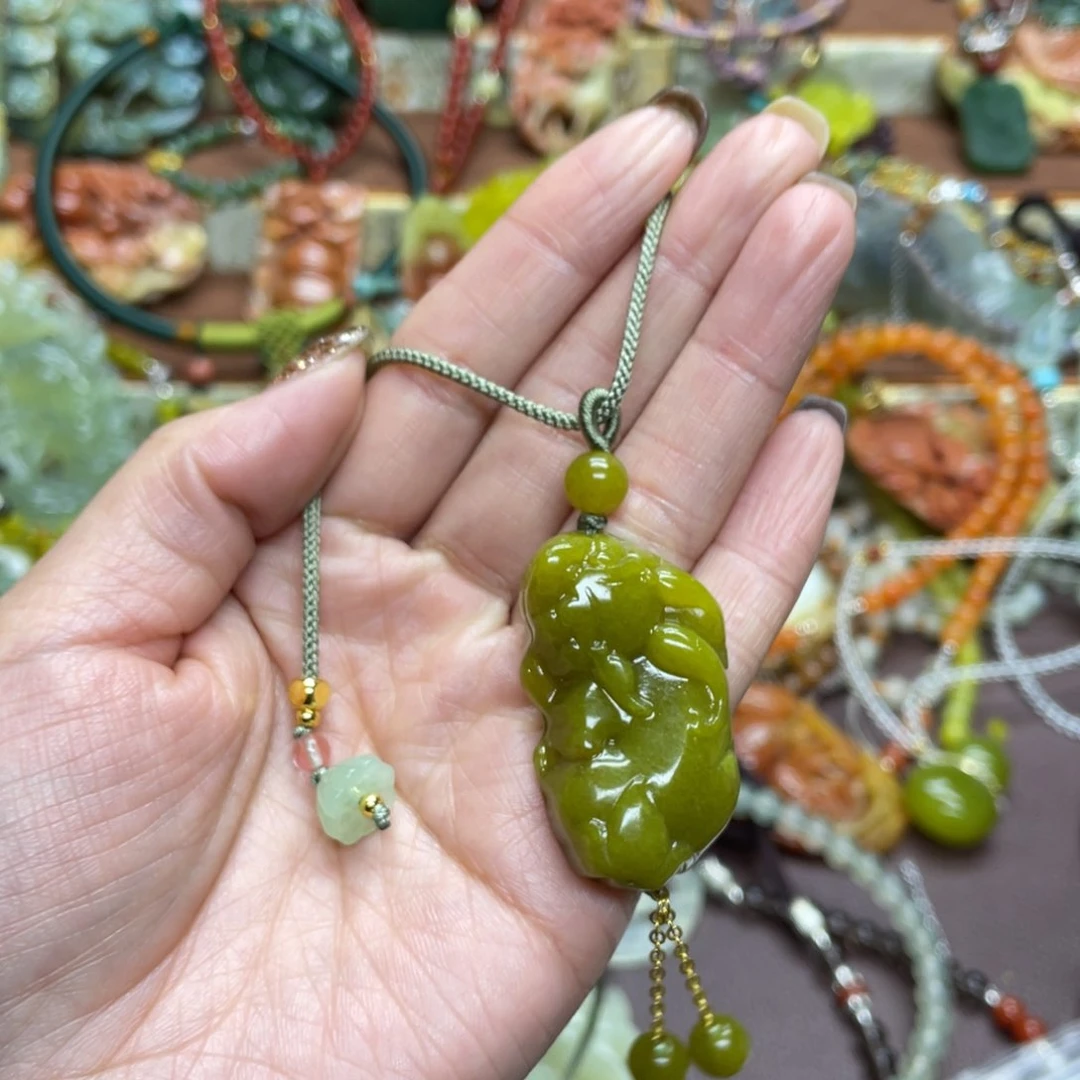 未镶嵌蛇纹石玉颈饰