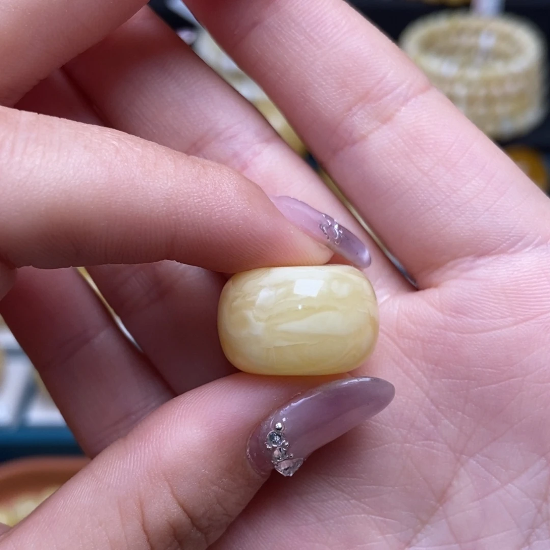 深***伴蜜蜡未镶嵌珠宝奇石