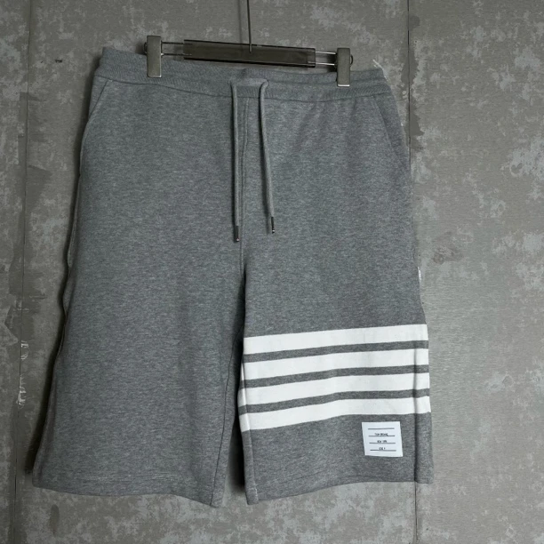 未使用 THOMBROWNE 4*1/Thom Browne灰色四条纹短裤/11401