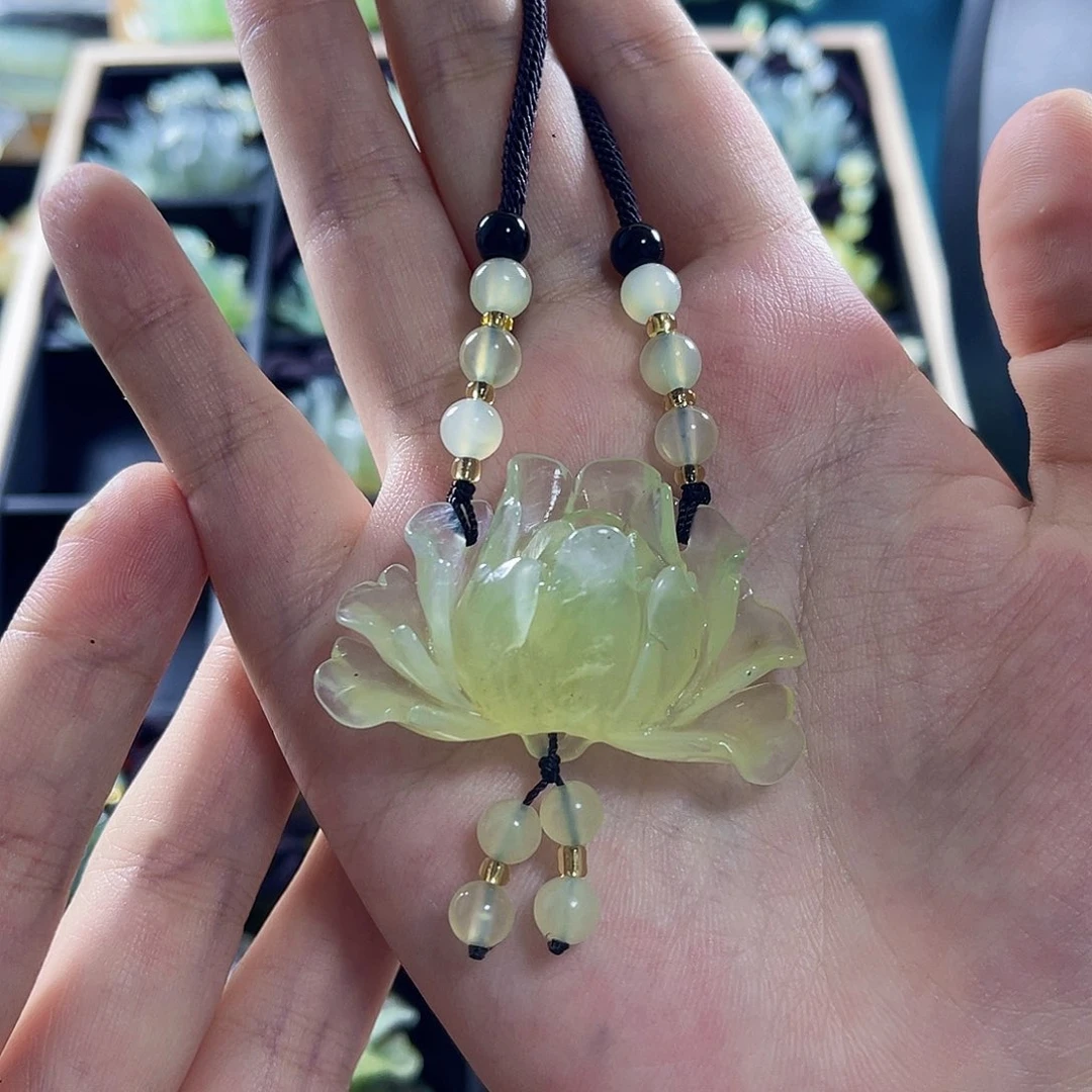 蛇纹石玉颈饰合金