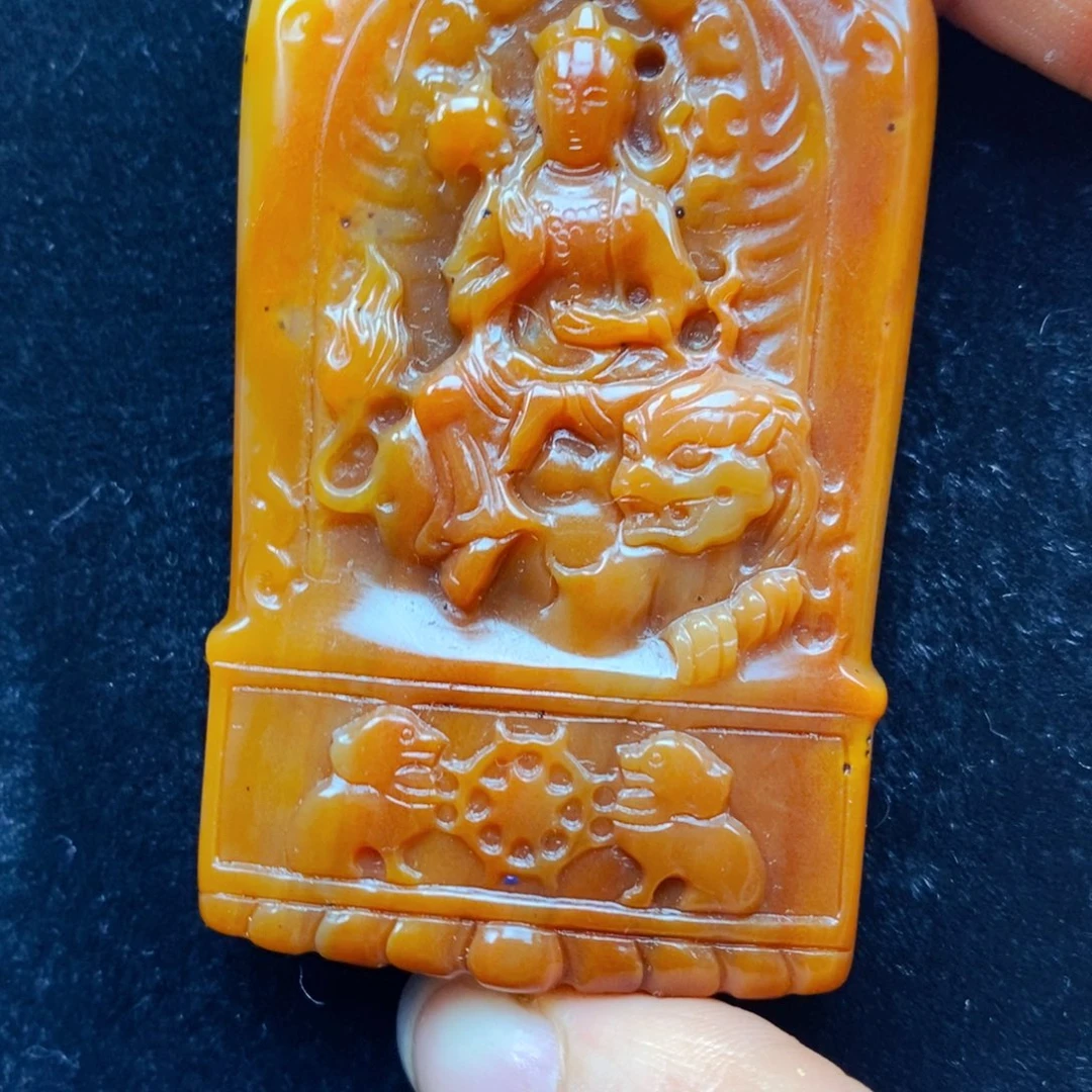 未镶嵌石英质玉（黄龙玉）颈饰