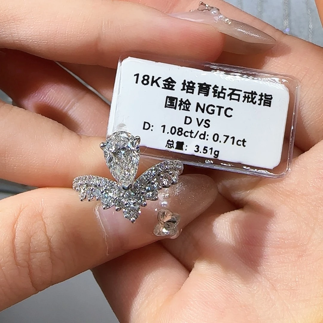 实验室培育钻石18K金镶嵌R***y一克拉水滴 11