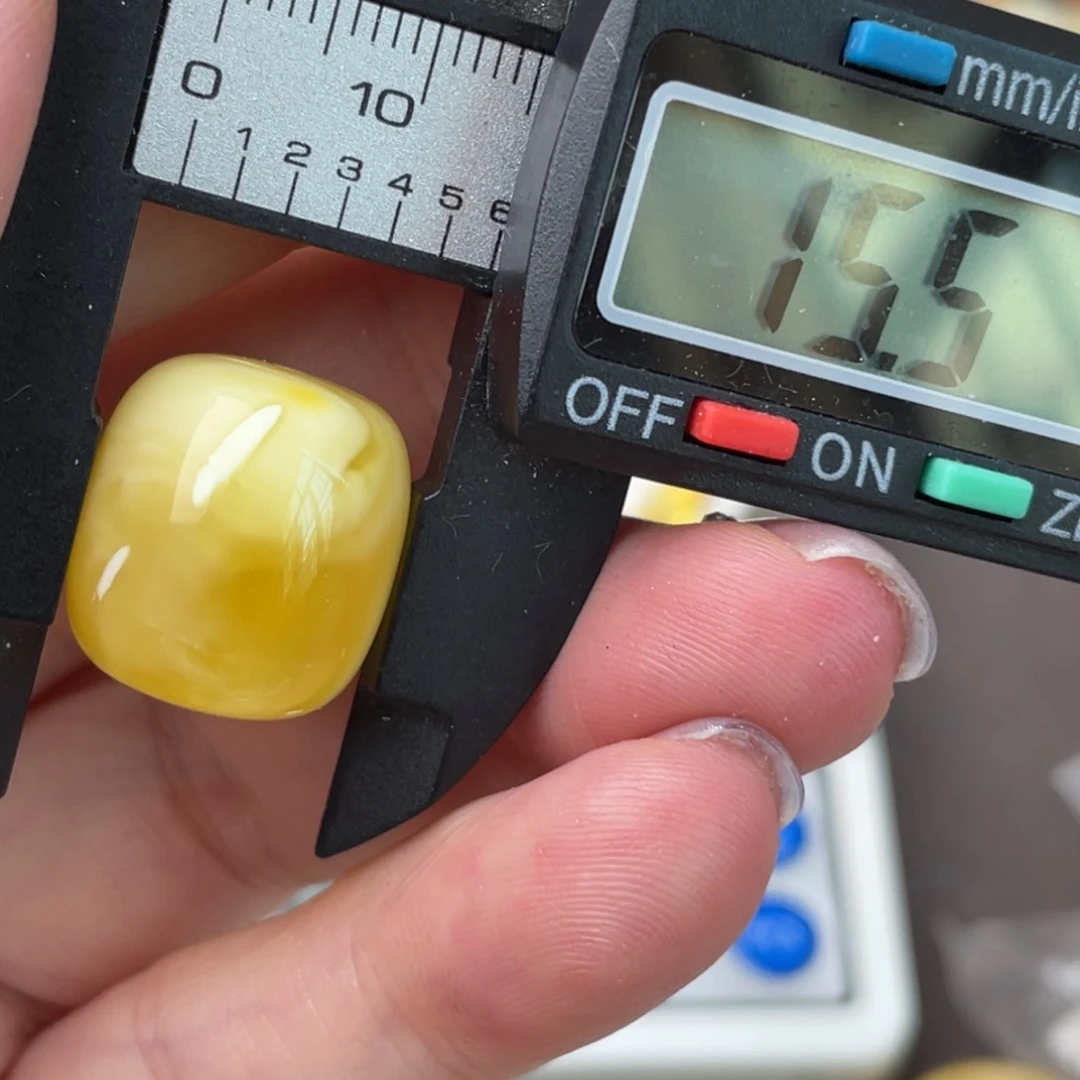 未镶嵌琥珀裸石蜜蜡416