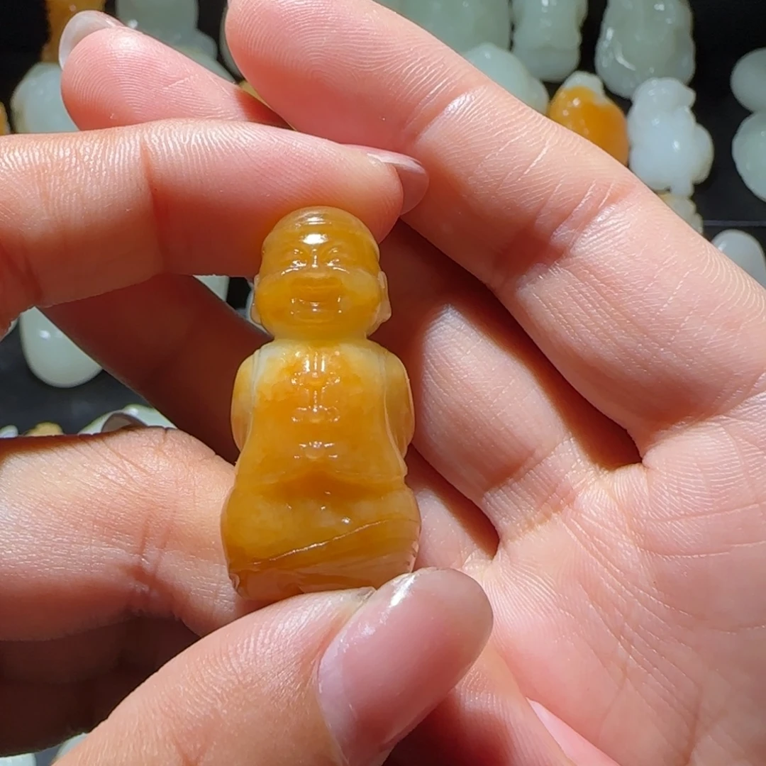 瓷***人和田玉未镶嵌颈饰