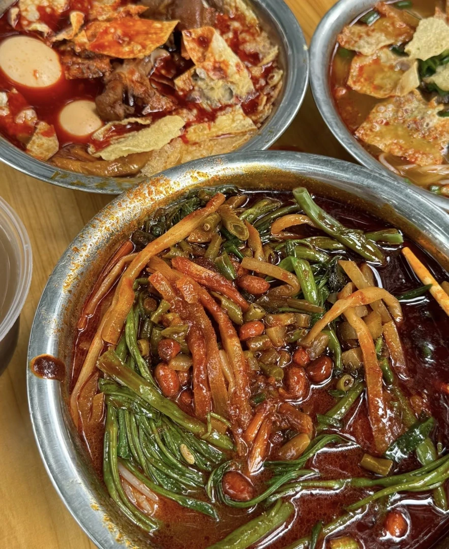 【粉丝专享】随机柳州本地螺蛳粉1袋赠1份鸭脚