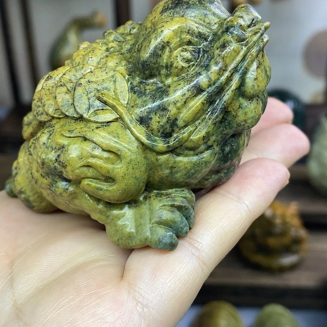 无***师未镶嵌岫岩河磨玉（透闪石质玉）把件