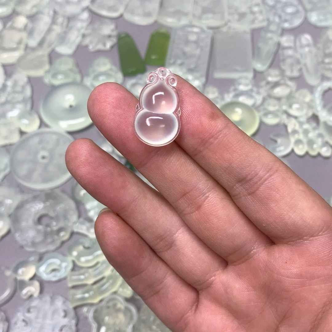 蛇纹石玉颈饰未镶嵌^****兰