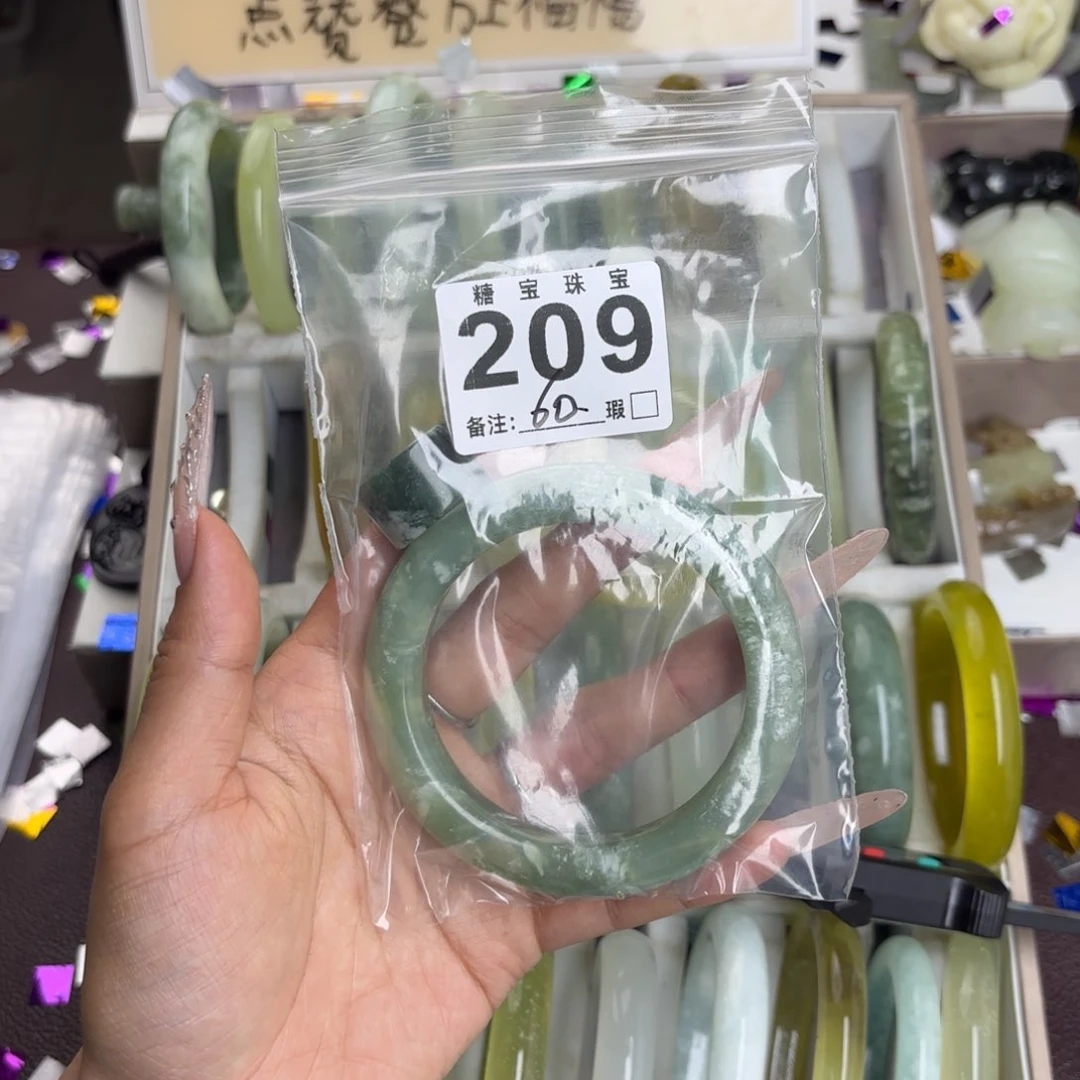 未镶嵌蛇纹石玉手镯脆****蔗