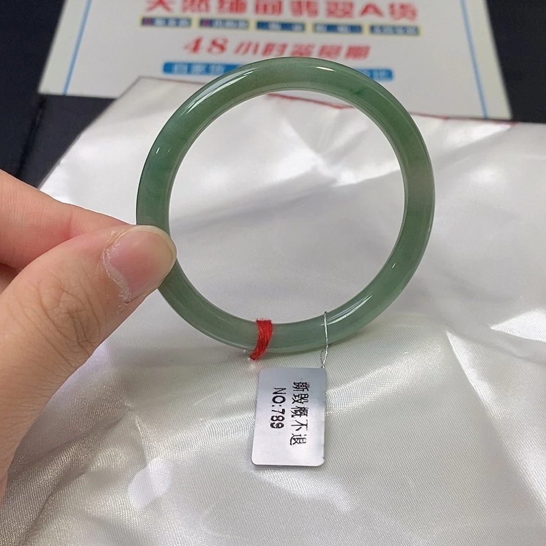 翡翠未镶嵌手镯（圆镯）
