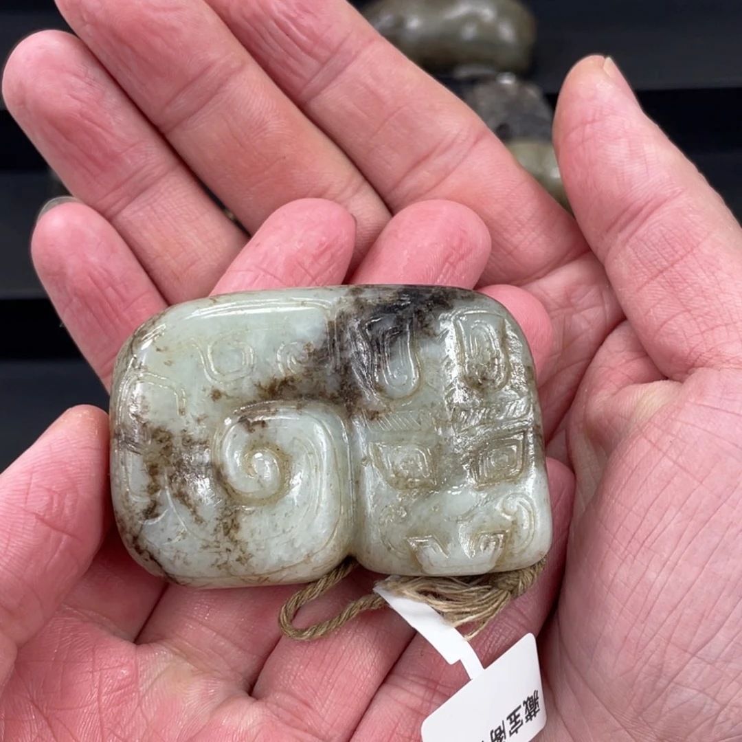 和田玉（糖玉）颈饰未镶嵌玉**哥