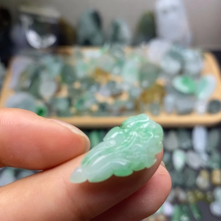 颈饰未镶嵌翡翠白菜