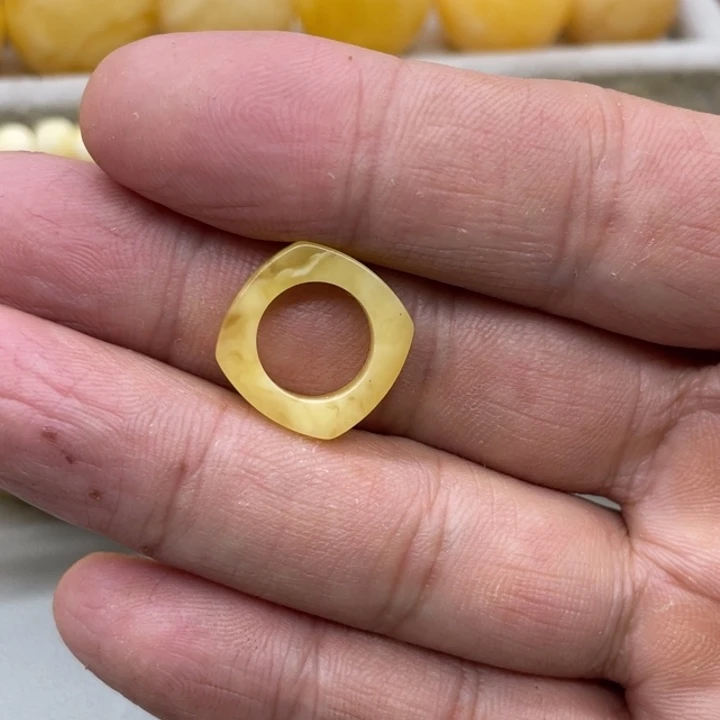 琥珀未镶嵌裸石跑环