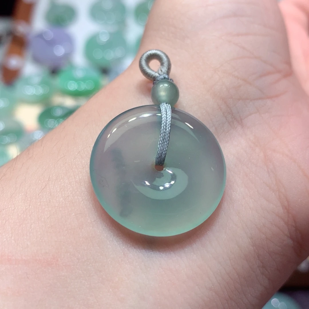 翡翠未镶嵌颈饰曹*爷