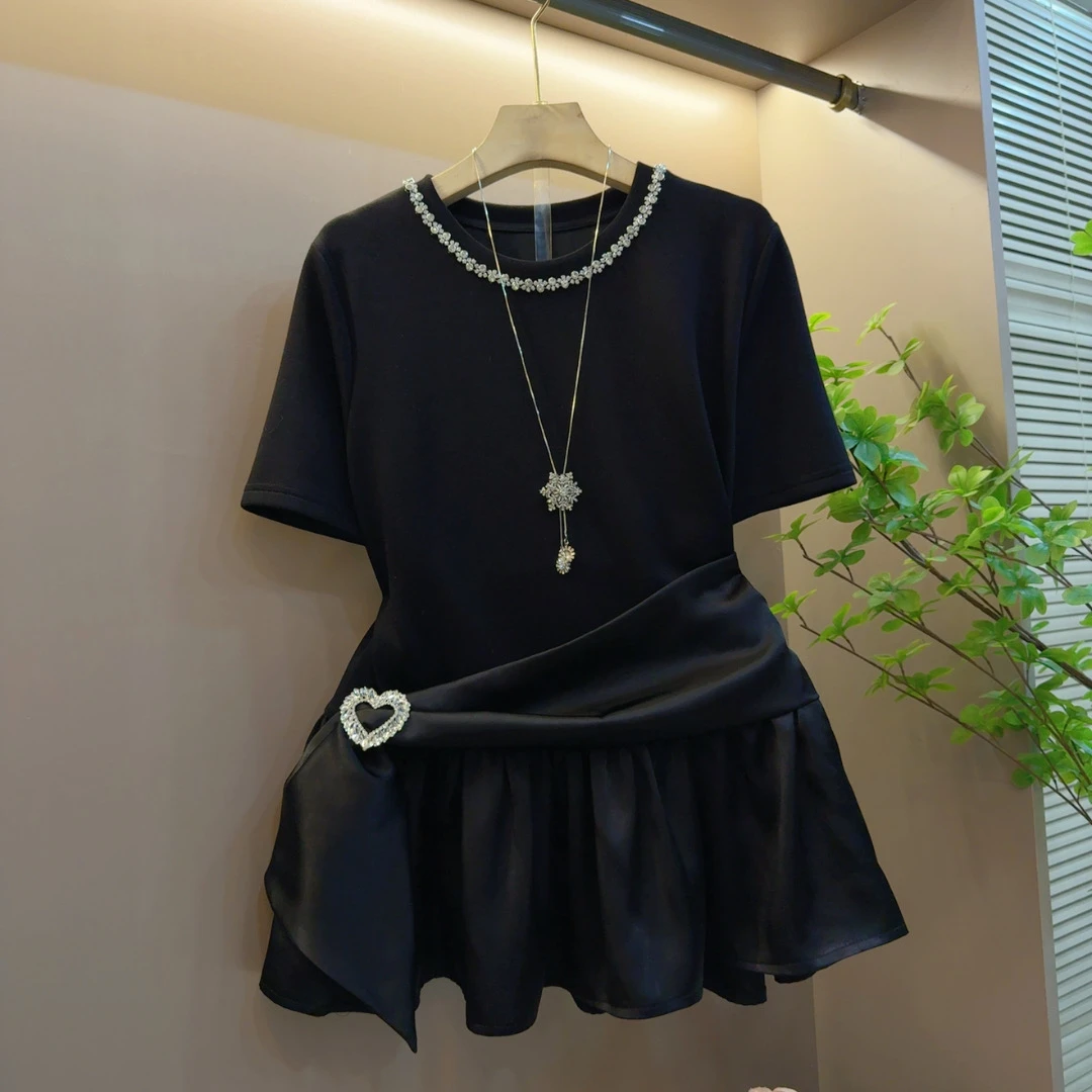 2025年夏季气质时尚减龄带钻收腰设计款短袖上衣（长69左右）