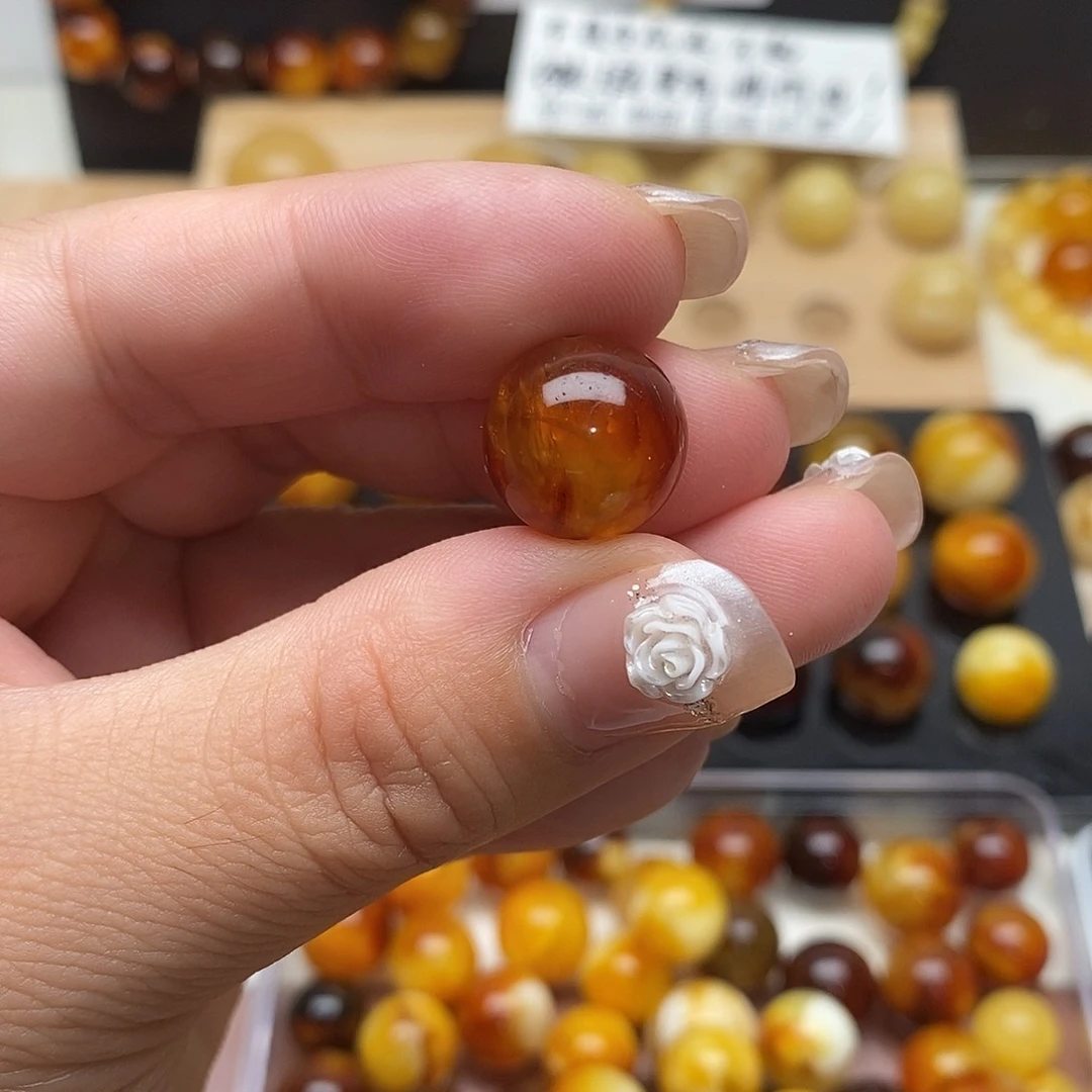 邹***邹虫珀未镶嵌裸石蜜蜡