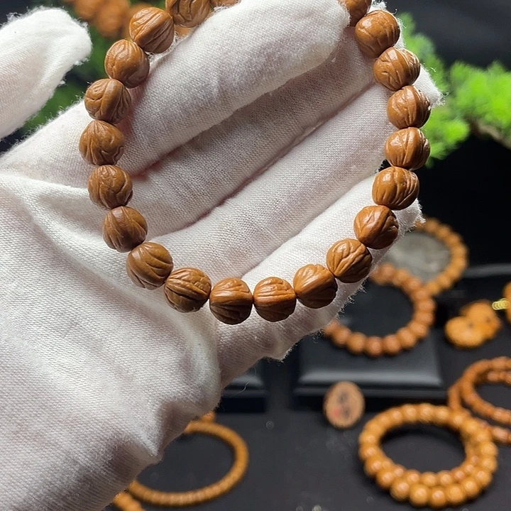 李***话桃核吊坠秦岭龙纹桃核