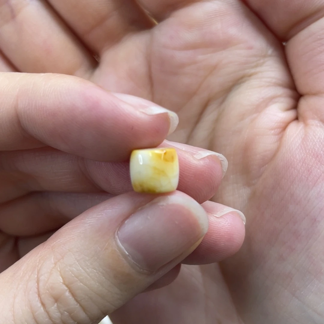 云****琥珀未镶嵌裸石编号R25