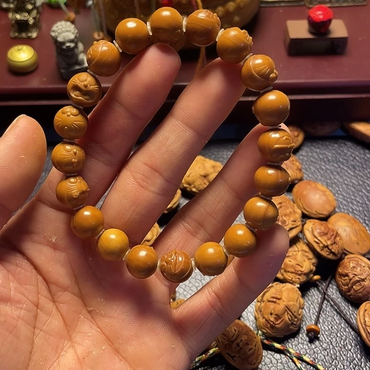 猴头核桃雕刻瑕疵机器猫