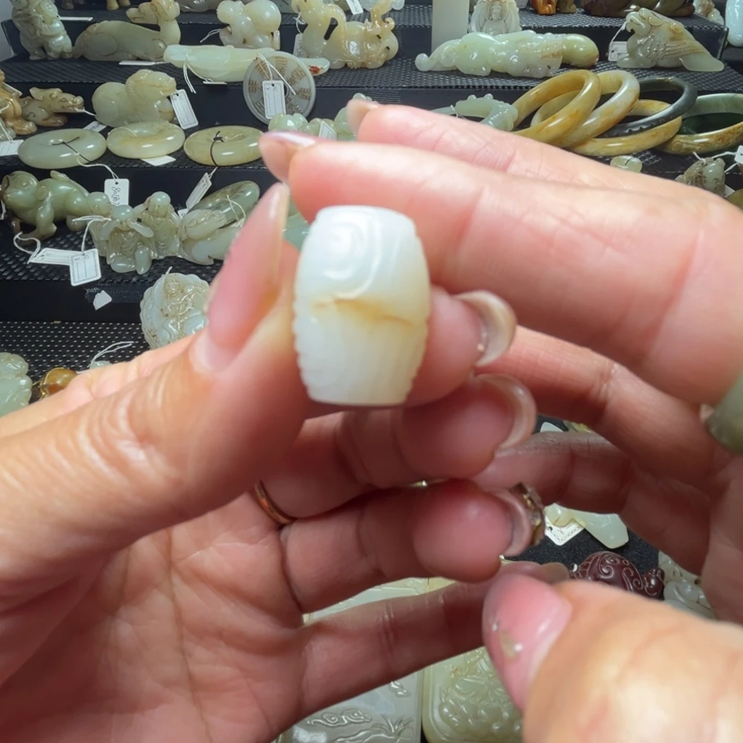 和田玉（糖玉）未镶嵌把件