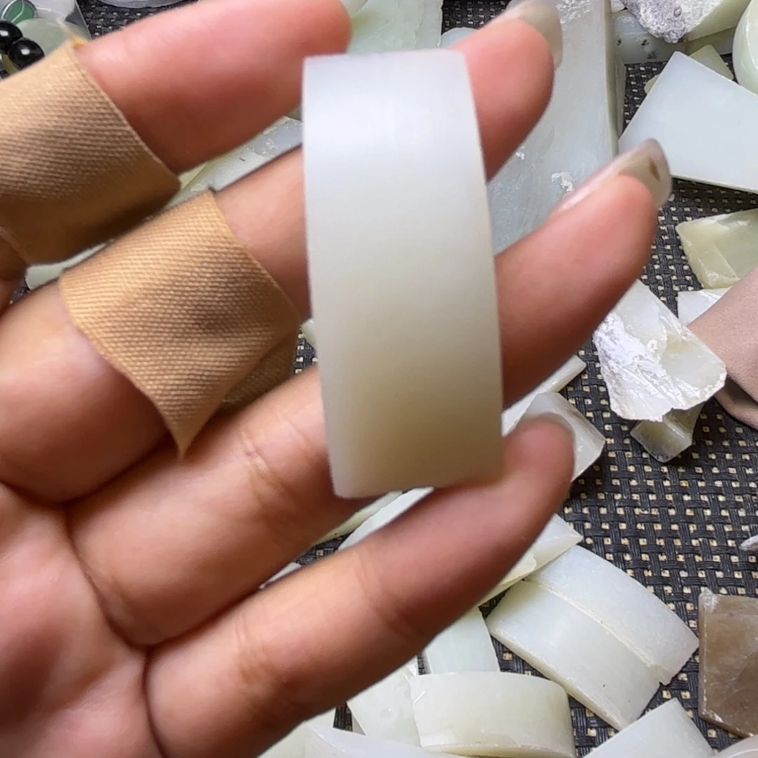 和田玉未镶嵌项链