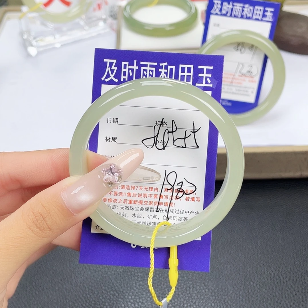 和田玉未镶嵌手镯