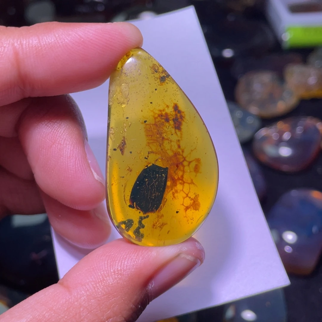 琥珀裸石未镶嵌高，