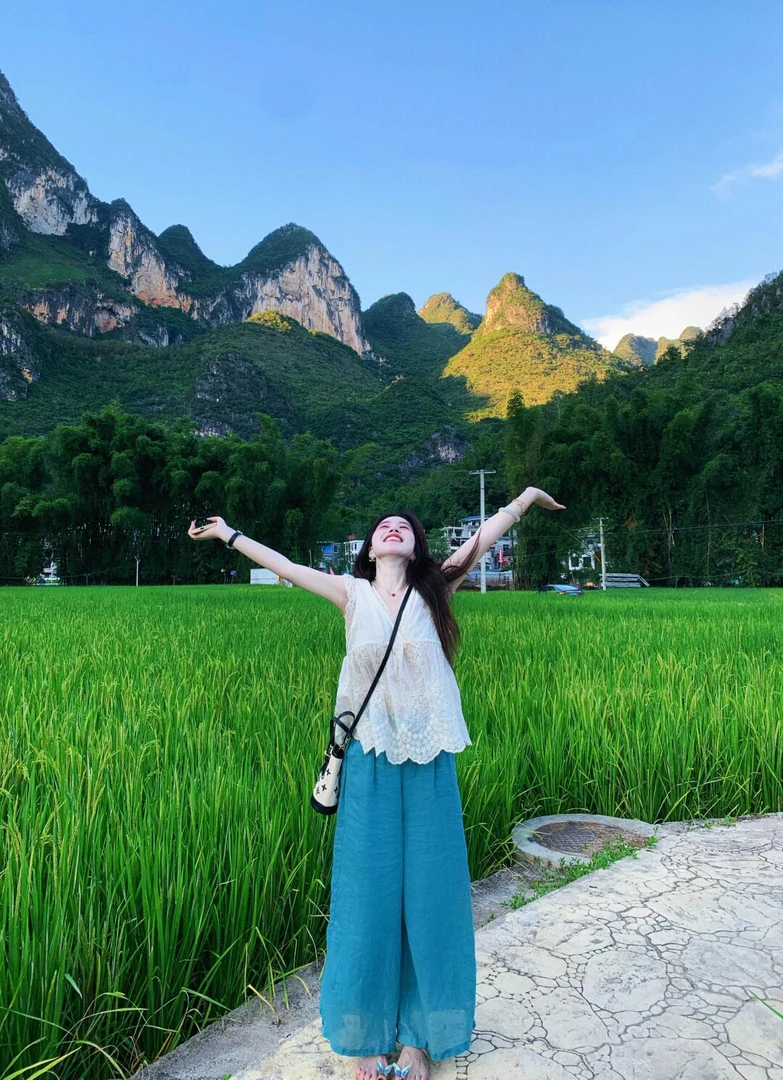 新年元旦穿搭法式别致蕾丝边飞飞袖衬衫女夏季新款高腰宽松休闲阔