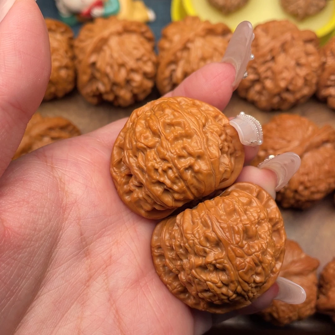 文玩核桃把件全品红皮白狮子，39精配