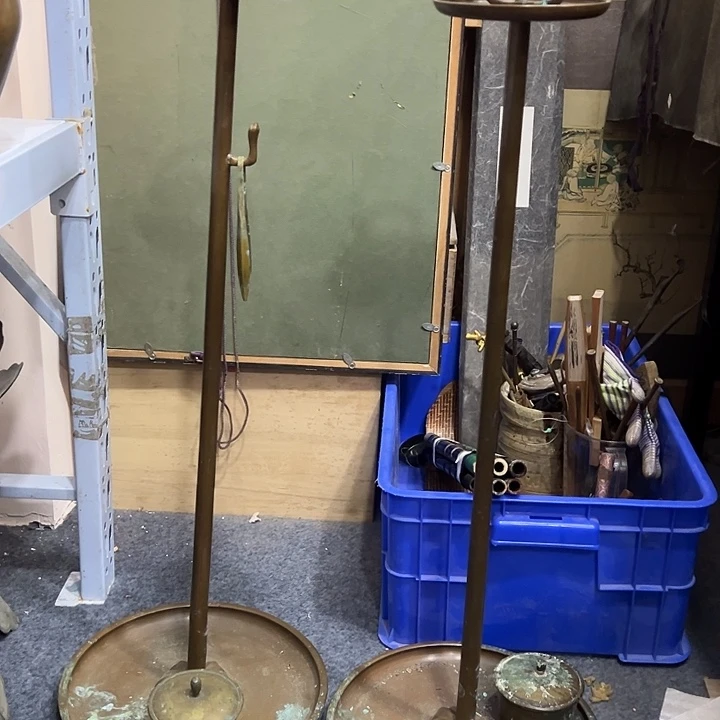 铜有一个没有挂钩有瑕疵