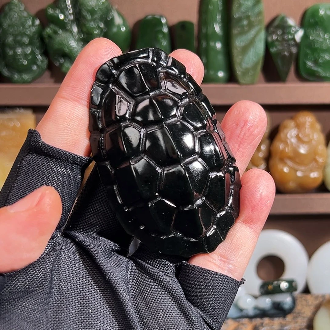 和田玉把件未镶嵌黑青富甲117g