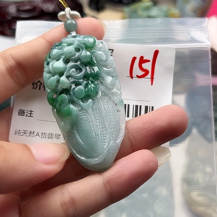 翡翠未镶嵌颈饰挂件