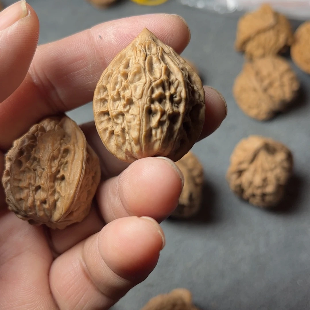 文玩核桃吊坠鸡心