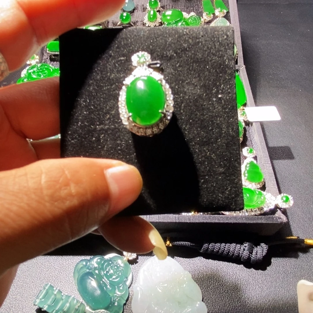 翡翠未镶嵌吊坠(赠链)A货翡翠16