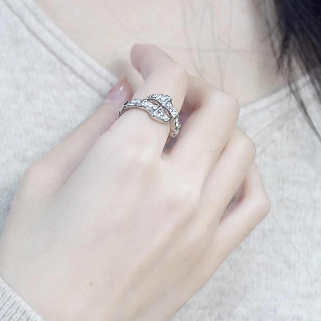 合金戒指 J93 个性小蛇戒气质时尚经典轻奢小众欧美满钻镶嵌