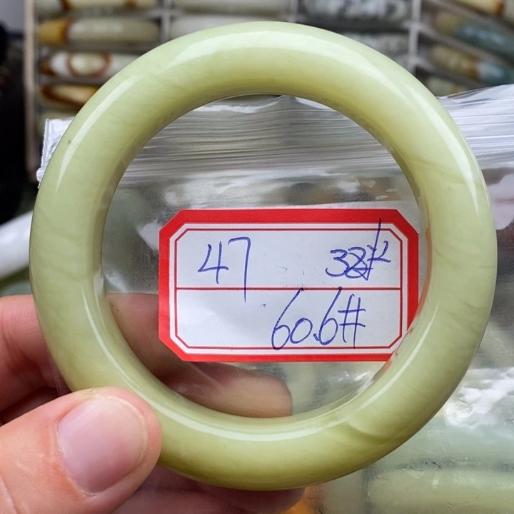 未镶嵌蛇纹石玉颈饰