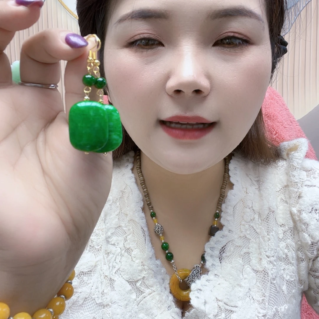 翡翠未镶嵌颈饰耳坠