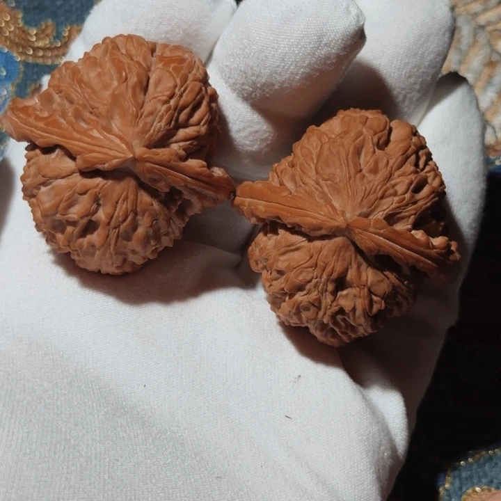 平***生文玩核桃把件三角白40