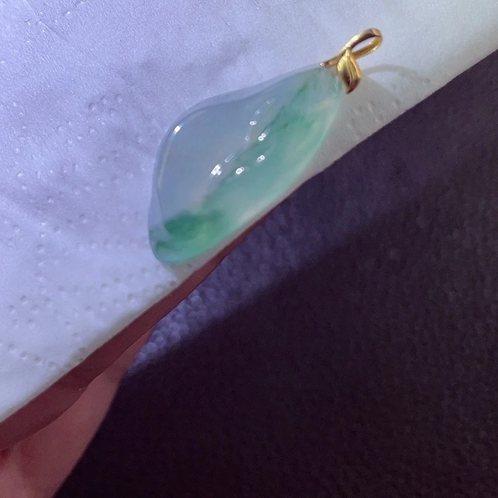 翡翠18K金镶嵌颈饰翡翠