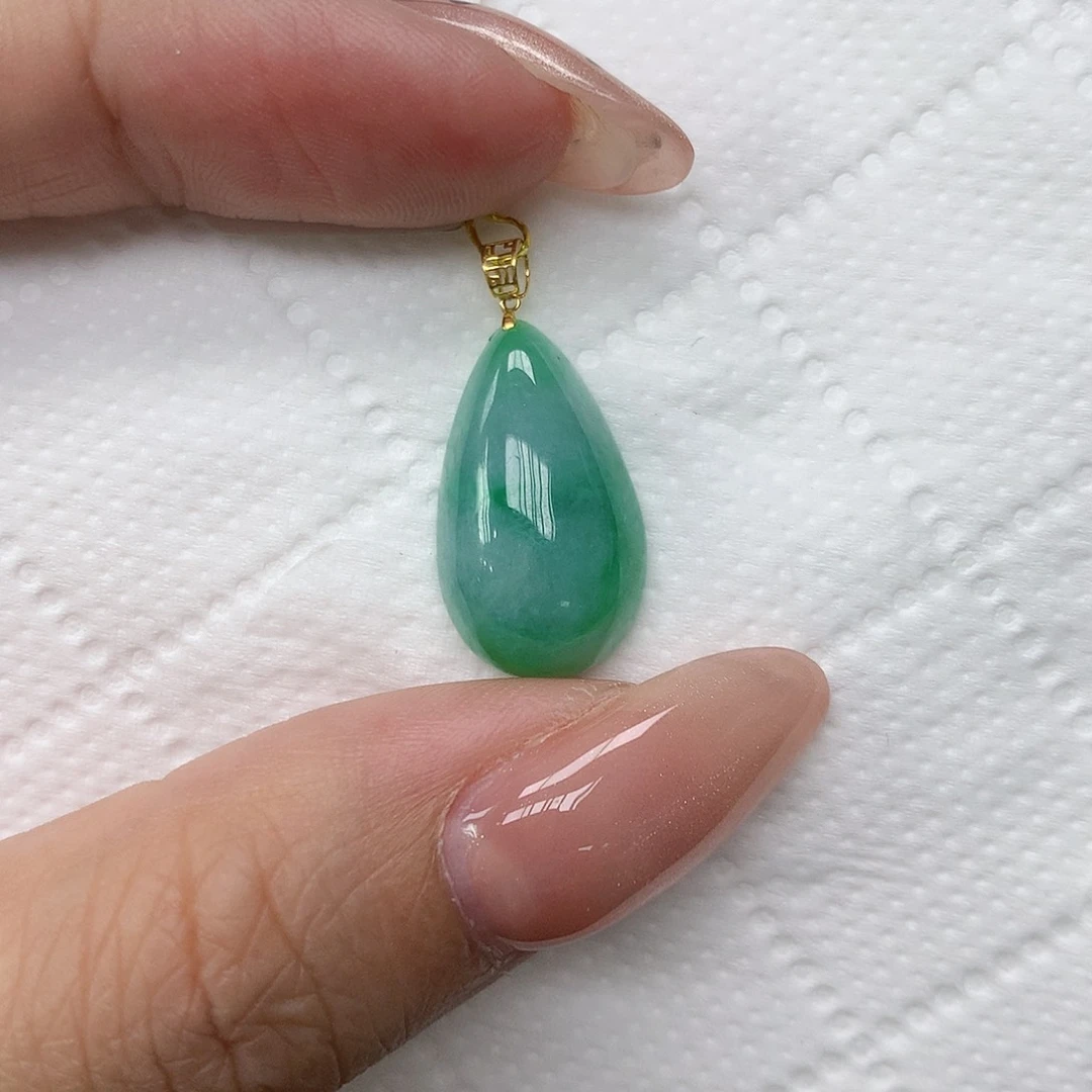 颈饰18K金镶嵌翡翠