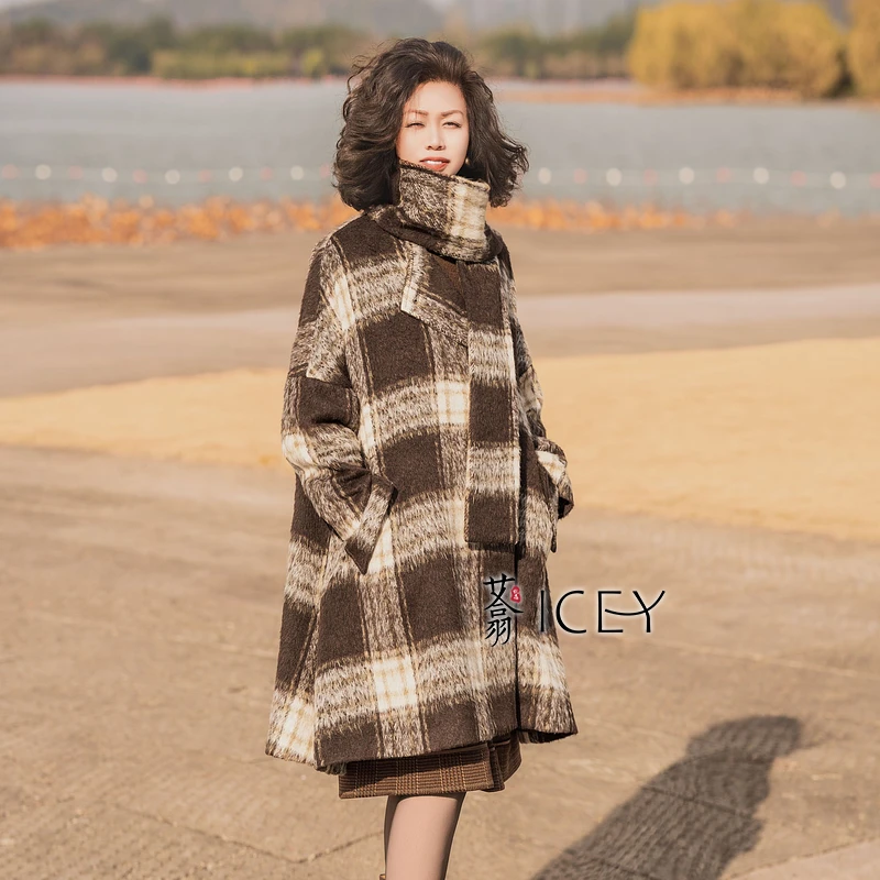 艾翕甄选【苏格兰情书】带围巾款毛呢外套ZX2501573-1